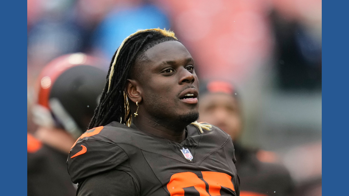 Veteran tight end David Njoku signs with Los Angeles Chargers after 9 seasons with Cleveland Browns