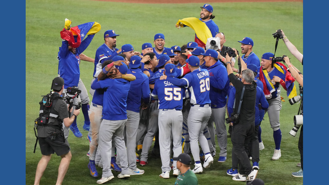 Venezuela beats US 3-2 on Eugenio Suárez’s 9th-inning double to win first World Baseball Classic title