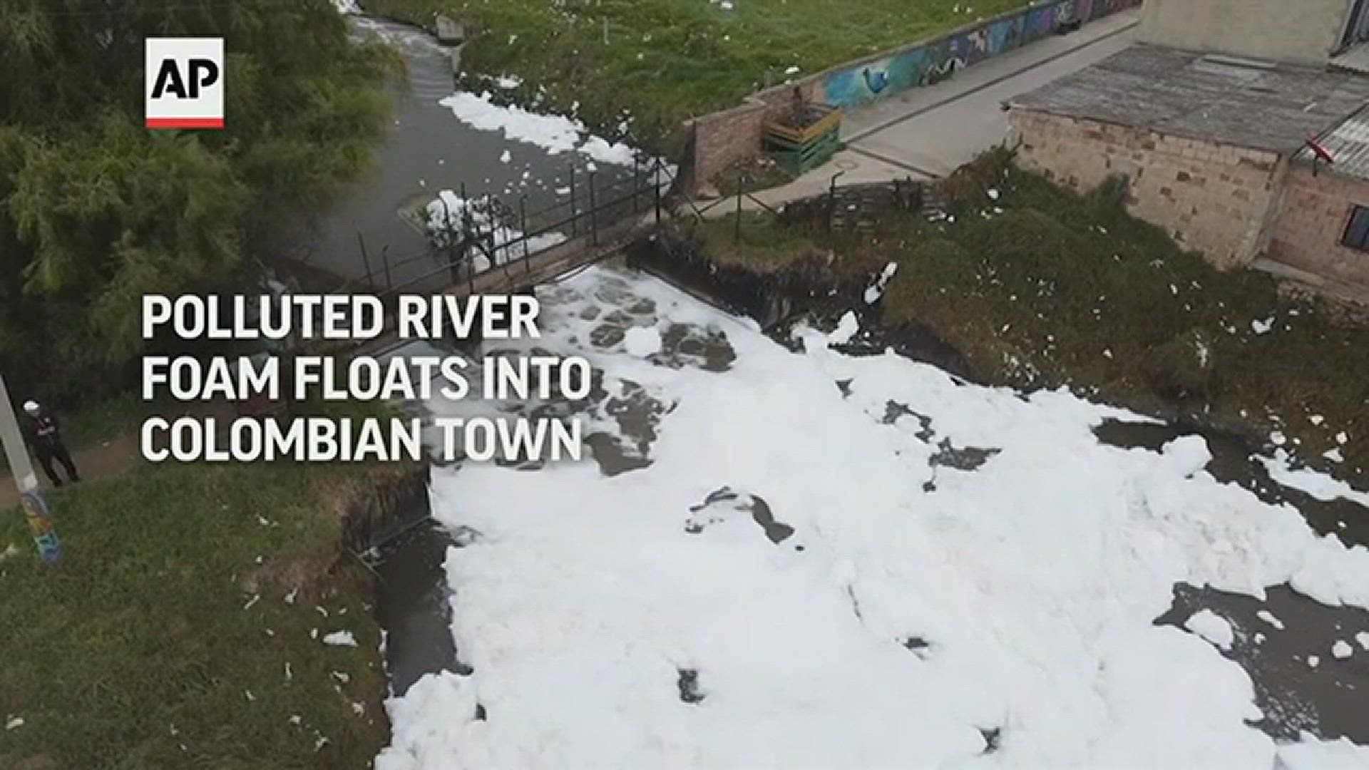 An immense layer of foam coming out from a polluted river has reached the homes of the locals of Mosquera, on the outskirts of the Colombian capital Bogota.