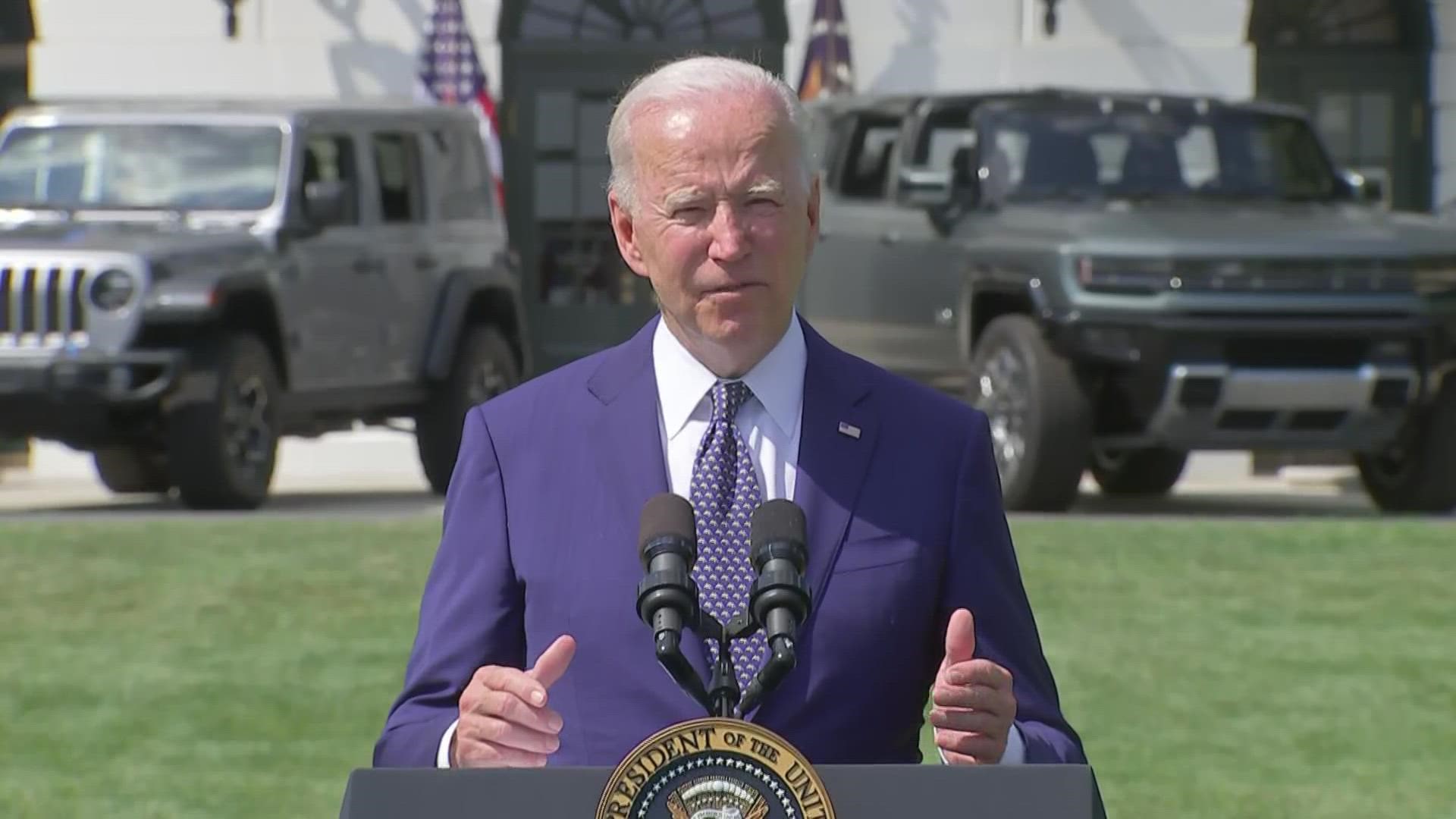 The Biden administration wants automakers to raise gas mileage and cut tailpipe pollution between now and model year 2026.