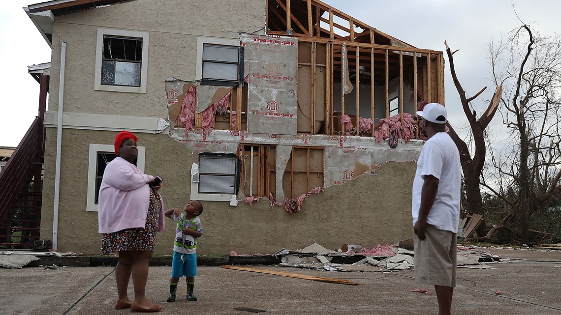 Destructive Hurricane Michael onshore, approaching Southern Georgia