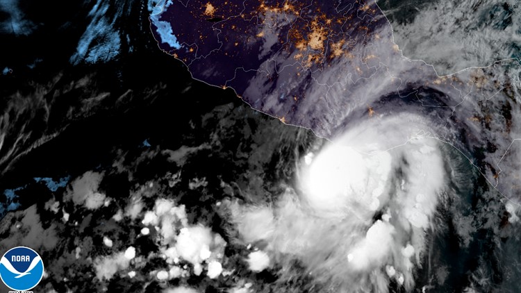 Pacific season's 1st hurricane makes landfall in Mexico
