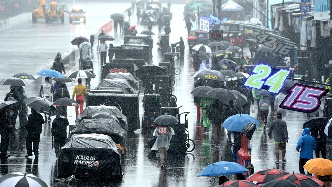 Denny Hamlin wins pole for NASCAR Cup Series' first street race in downtown  Chicago