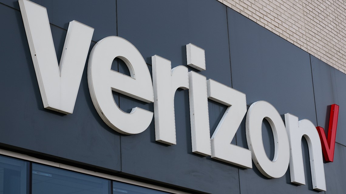 Verizon customers waiting on $20 refund after outage warned about scam messages
