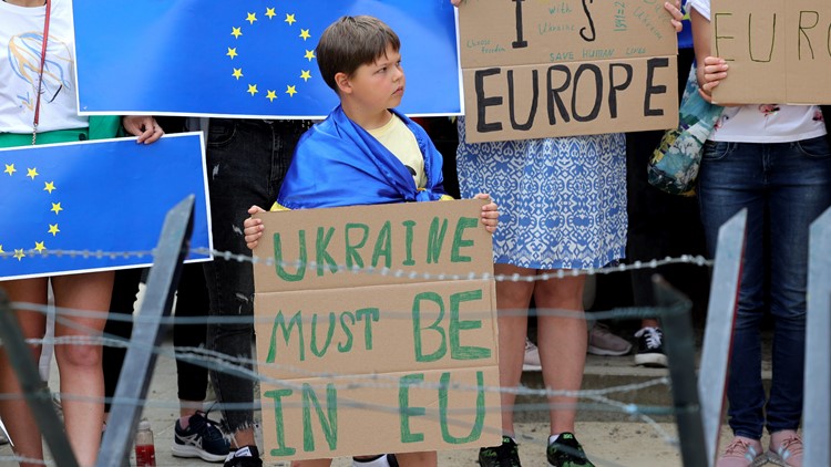 European Union puts Ukraine on path to membership