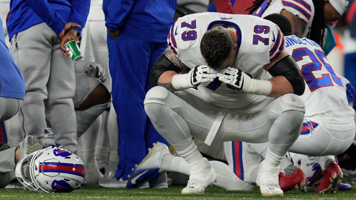 Buffalo Bills star Damar Hamlin's on-field collapse puts spotlight on  cardiac arrest in young people - Good Morning America