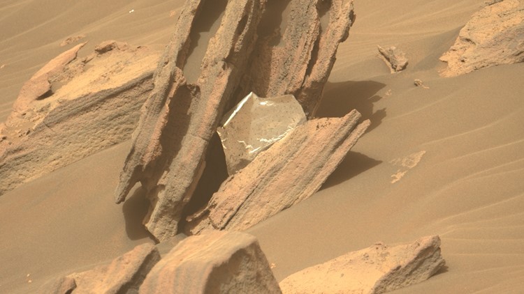 NASA rover spots 'something unexpected' on Mars – trash