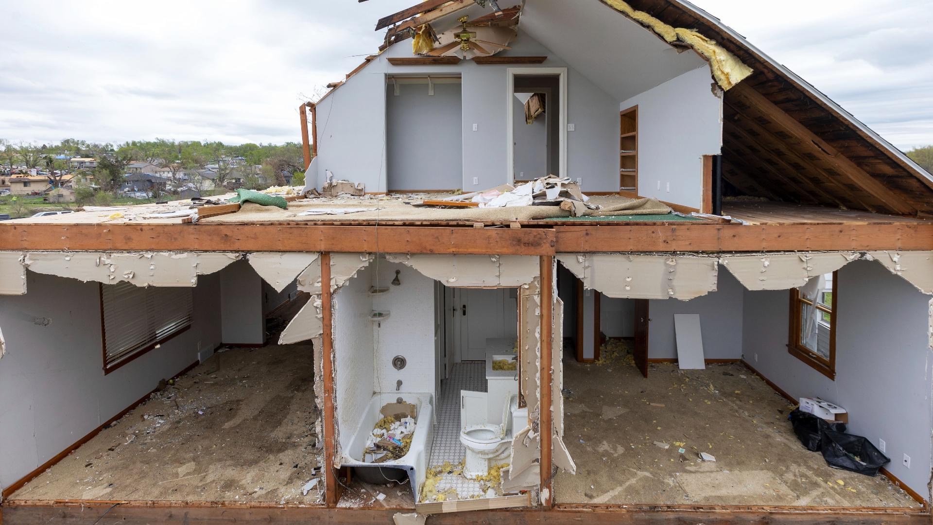 Zach Bryan helps with tornado cleanup before Omaha tour shows | wkyc.com
