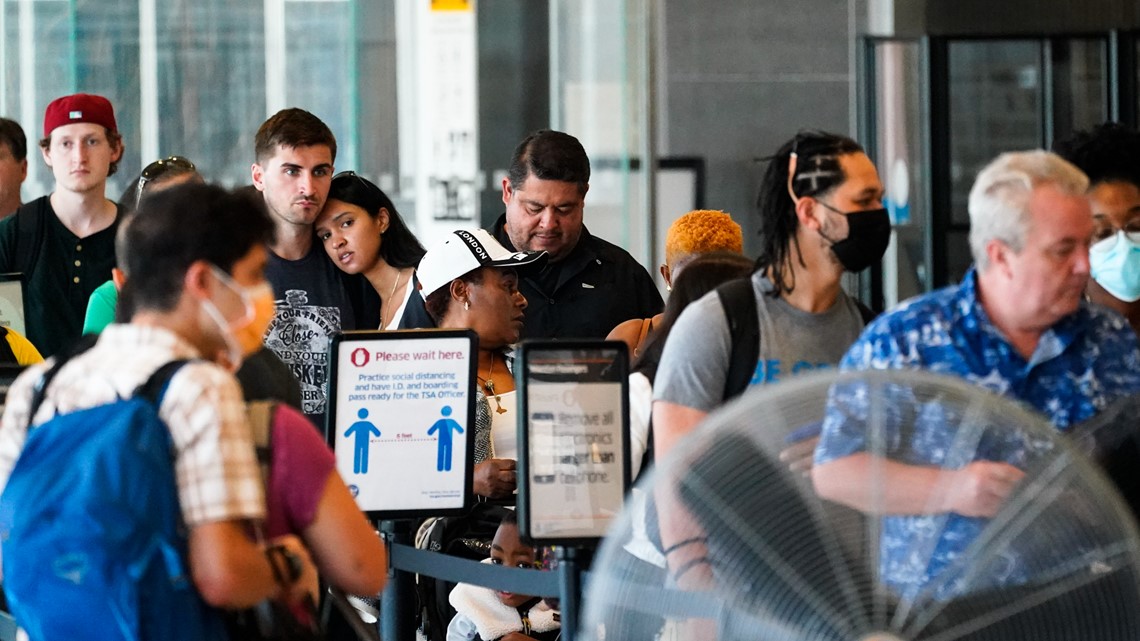 Fourth of July travel sees pre-pandemic sized crowds at airports - Vimarsana News