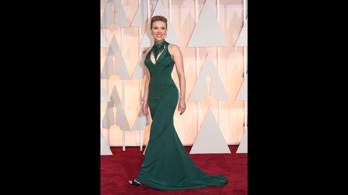 scarlett johansson green dress Scarlett Johansson is absolutely breathtaking in this green dress  Follow  for more @hemant_vinodiya  @moviesandcelebsig  #scarlettjohansson # scarlett #natasharomanoff #blackwidow #mcu #marvel