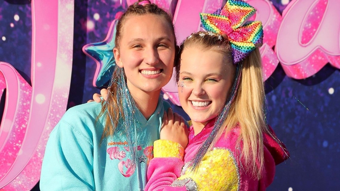 Jojo Siwa Shares Photos With Girlfriend Kylie On One-Month Anniversary