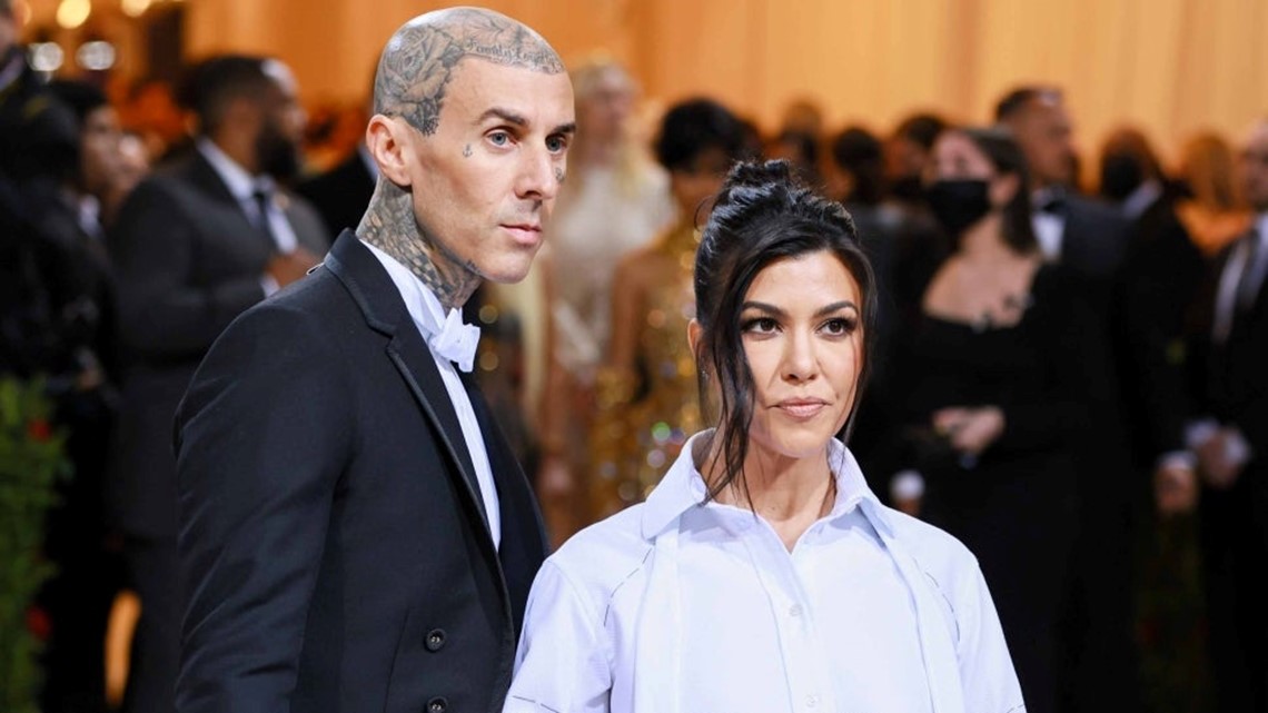 Kourtney Kardashian, Travis Barker kiss at Met Gala 2022