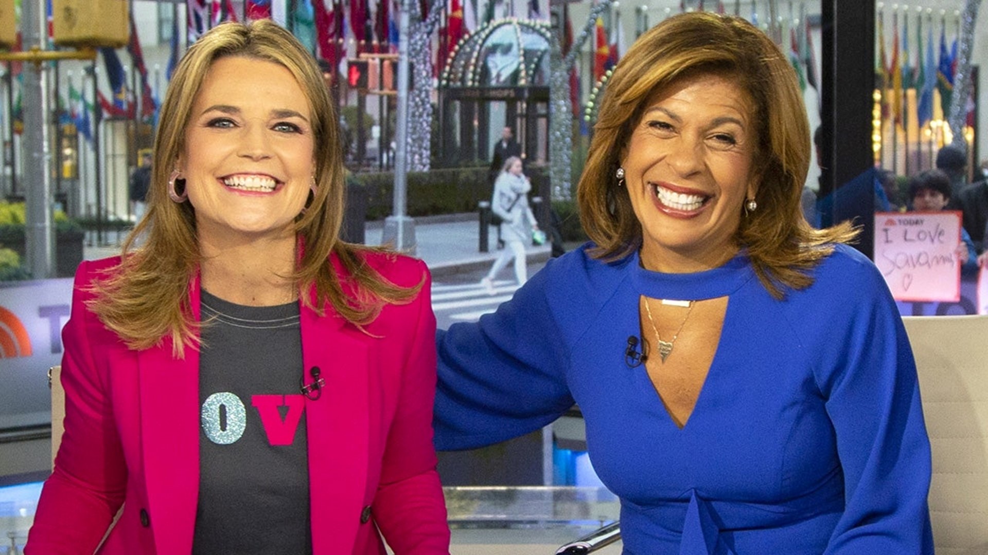 Watch Hoda Kotb and Savannah Guthrie's Surprise Guitar Performance on ...