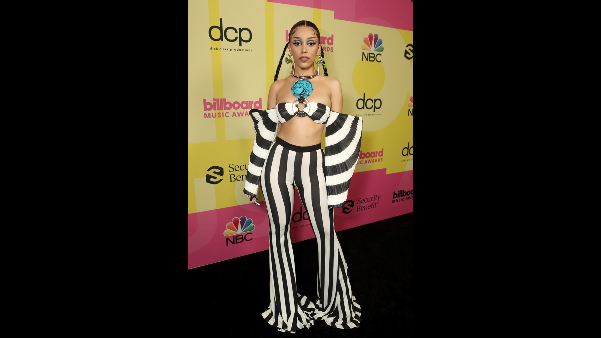 Doja Cat Stuns In Sexy Striped Matching Set At Billboard Music My Xxx Hot Girl