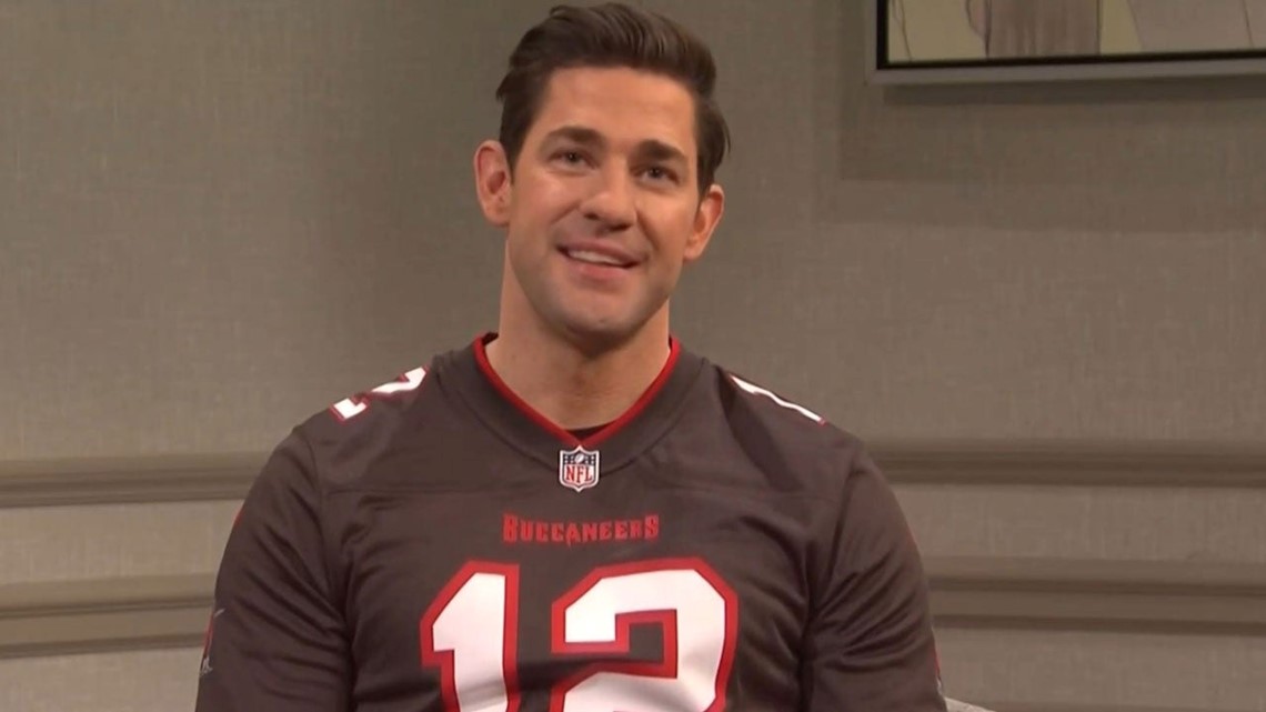 Saturday Night Live John Krasinski Plays Charming Tom Brady In Fiery Cold Open Wkyc Com