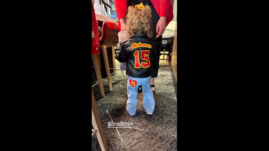 Patrick Mahomes Kisses Wife Brittany and Daughter Sterling Skye Ahead of  Super Bowl LVII