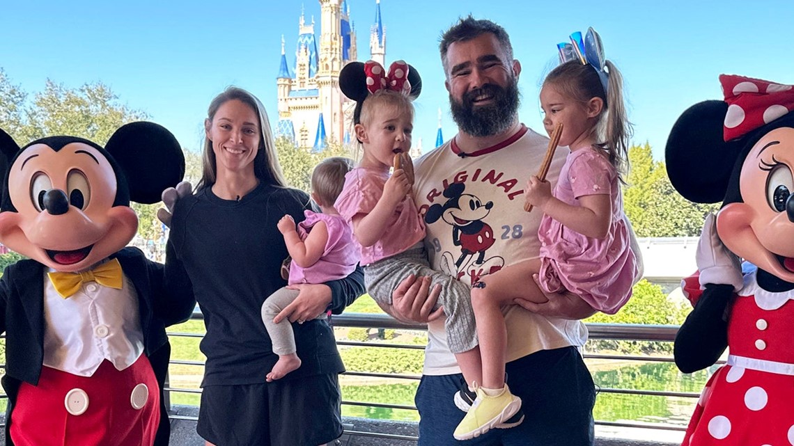 Jason Kelce Rides Tea Cups With Daughter Roller Coaster with Mama