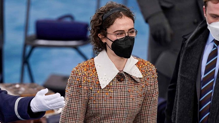 Kamala Harris Stepdaughter Ella Emhoff Signs With Img Models Wkyc Com