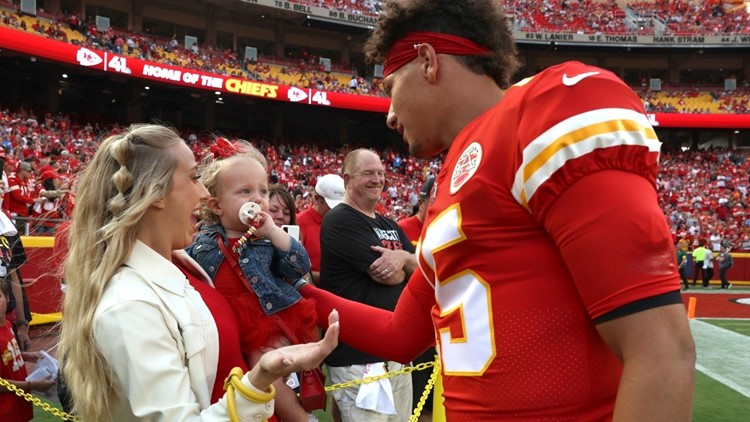 Patrick Mahomes Poses with Daughter Sterling and Baby Bronze: Photo