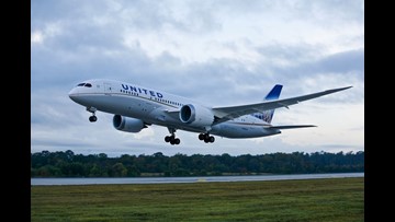 United Airlines Looks At Newark For Boeing 787 10 Pilot Base