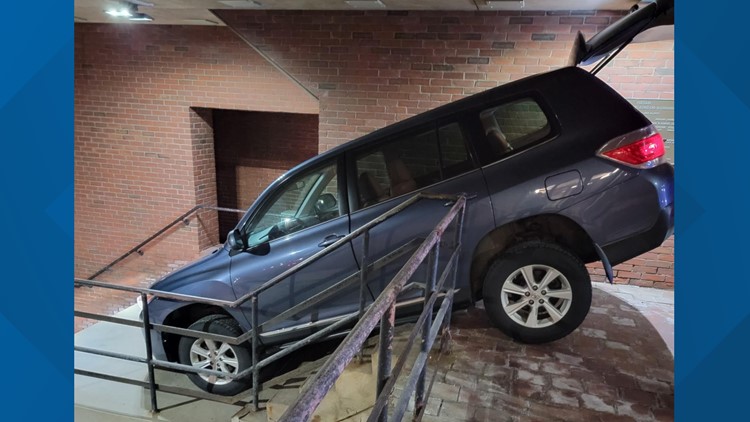 Police: Drunk driver blames GPS for driving down stairs outside police station