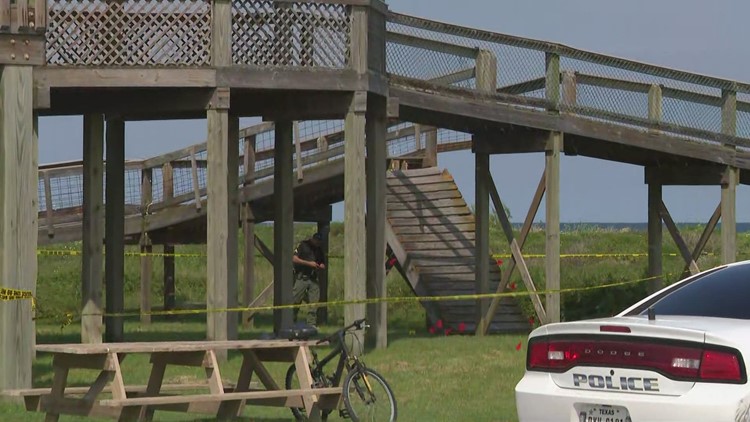Summer campers hurt when elevated walkway collapses during group photo at Surfside Beach park in Texas, officials say
