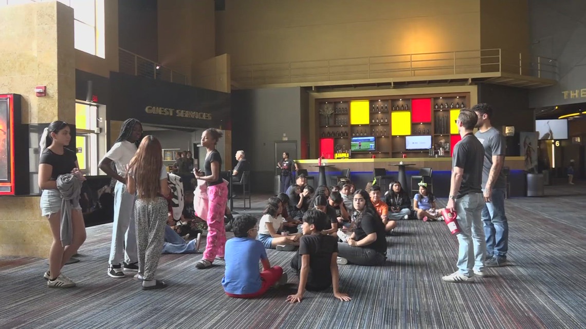 Arizona school resource officer rents out entire movie theater for low-income middle schoolers' field trip