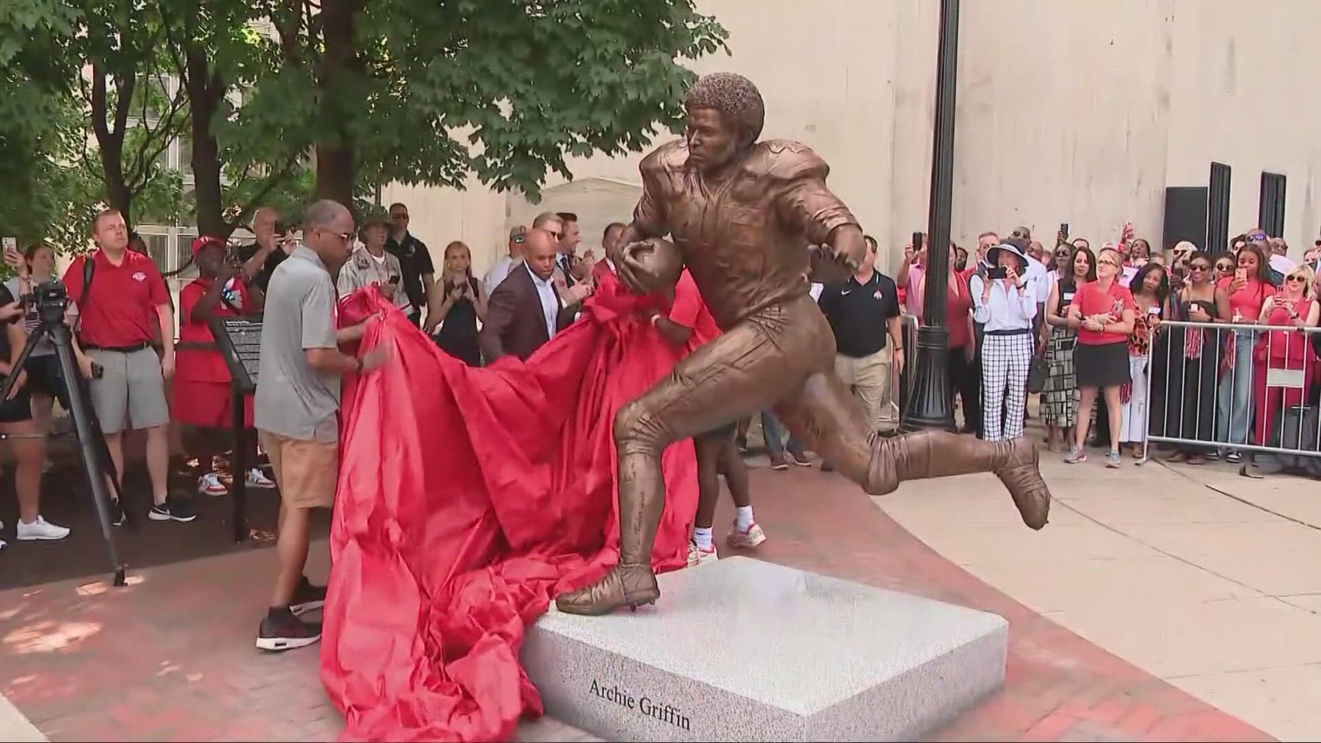 A statue of former Ohio State football running back Archie Griffin, the only two-time Heisman Trophy winner in college football, was unveiled at the university.