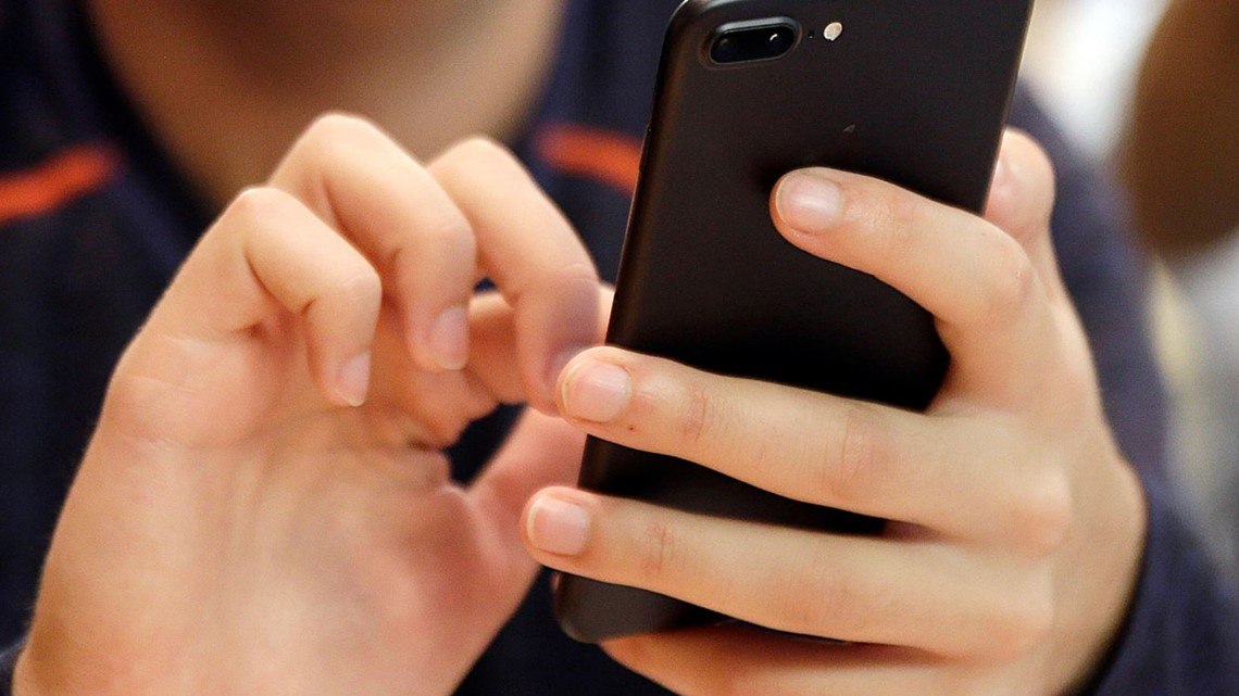 DeWine encourages phone restrictions in Ohio schools - Vimarsana News