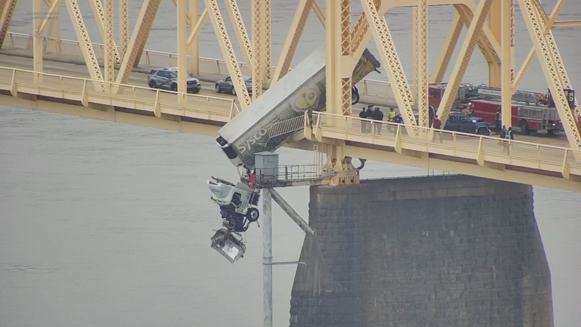 Driver says her electric car stalled on 2nd Street Bridge