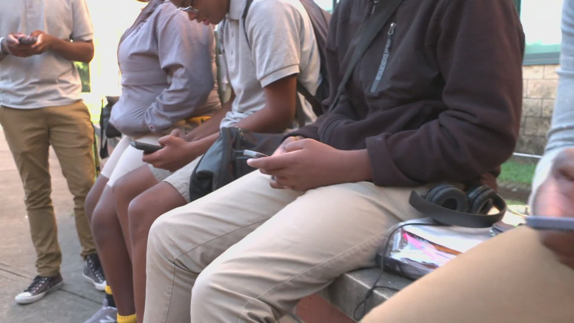 Ohio panel advances bill to ban cellphones in public schools | wkyc.com