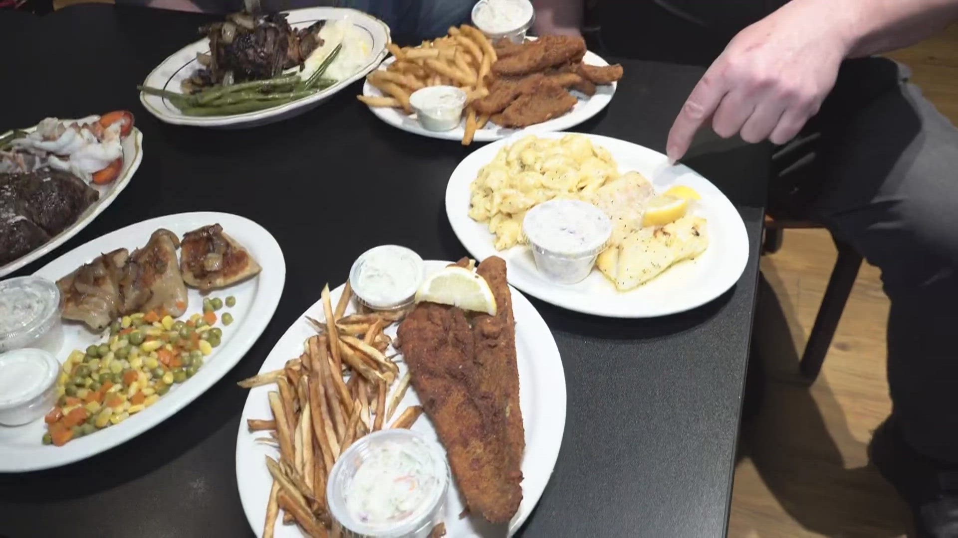 Fish Fry Friday! Mike Polk Jr. tries the fish at Sirna's Cafe in ...