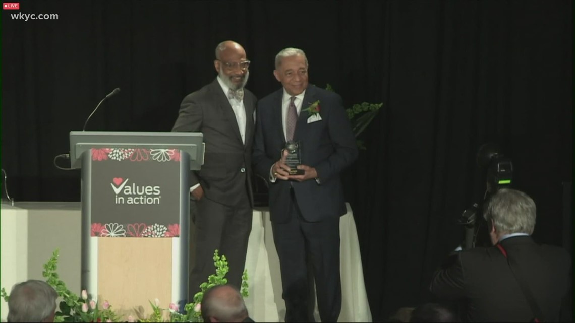 Leon Bibb honored at Values Matter Awards - Vimarsana News