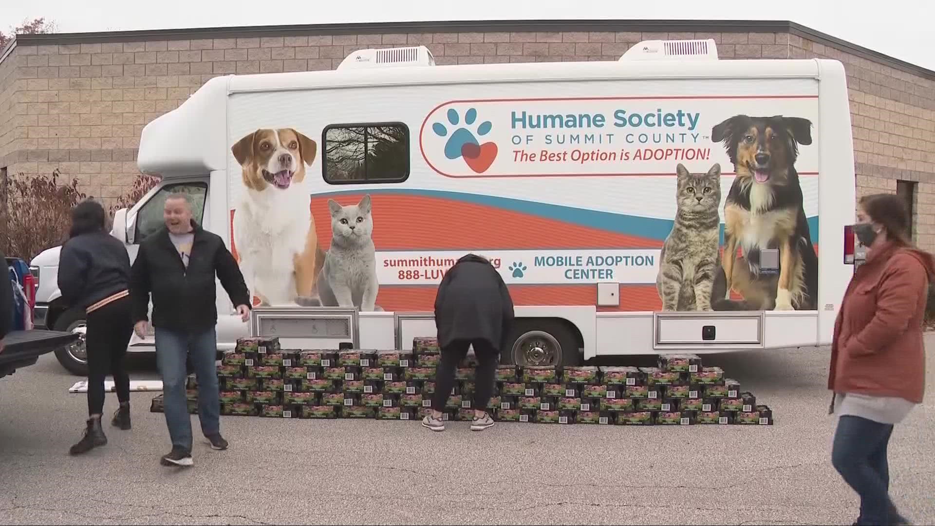 Combining a love for aeronautics and animals, Kent State's airport-based organization is ready to feed thousands of pets.