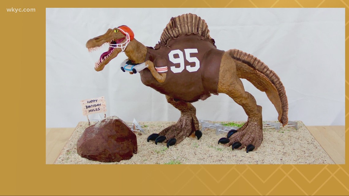 myles garrett dinosaur suit｜TikTok Search