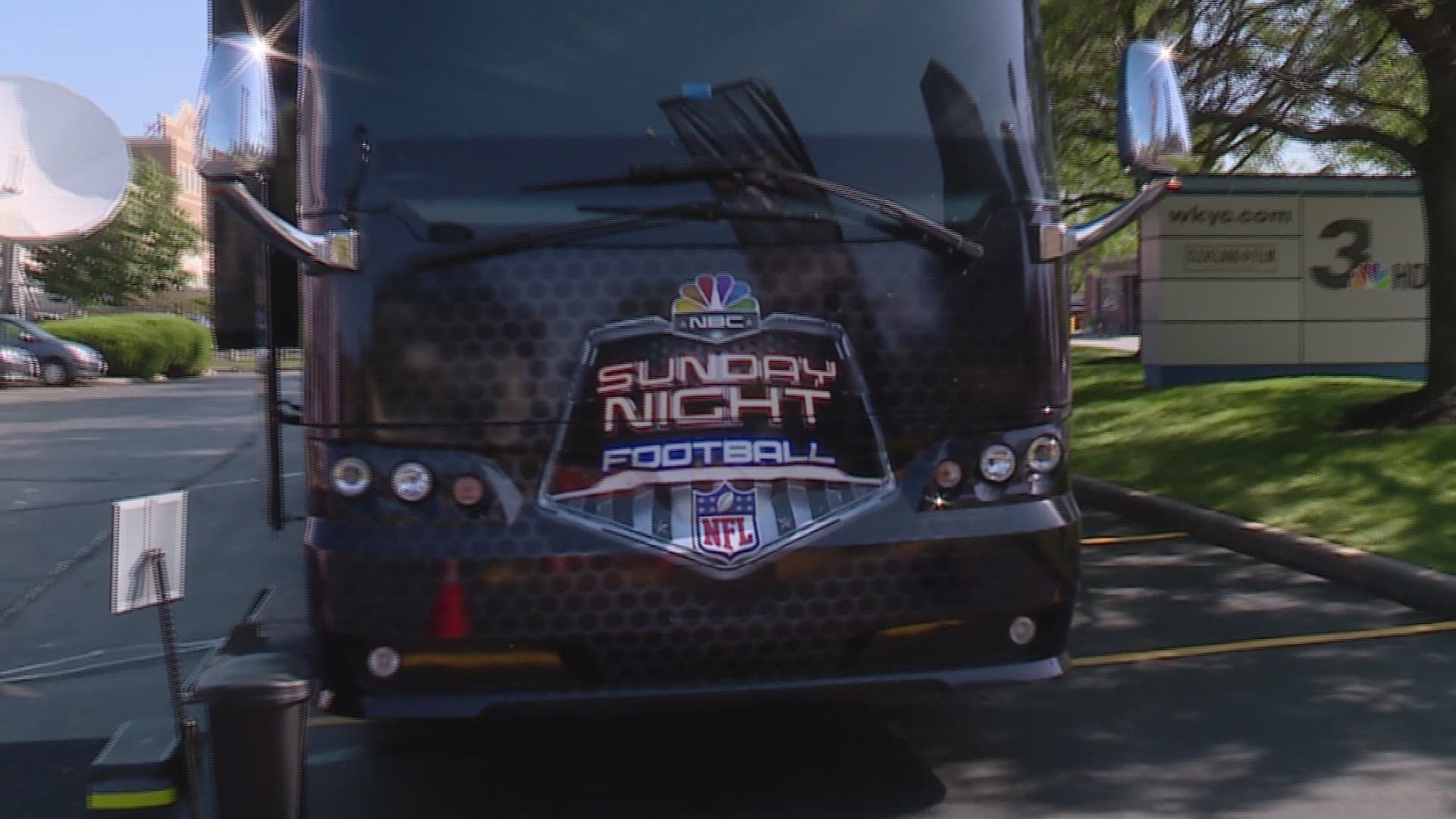 Channel 3’s Jay Crawford hopped on board the Sunday Night Football tour bus when it visited WKYC Studios. The Browns host the Rams in Cleveland on NBC.