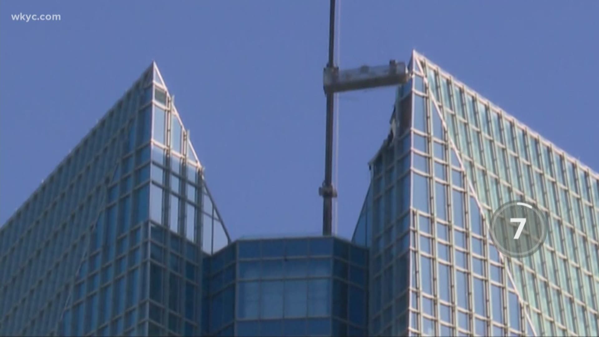 2 rescued from scaffold near top of 50-story Oklahoma tower