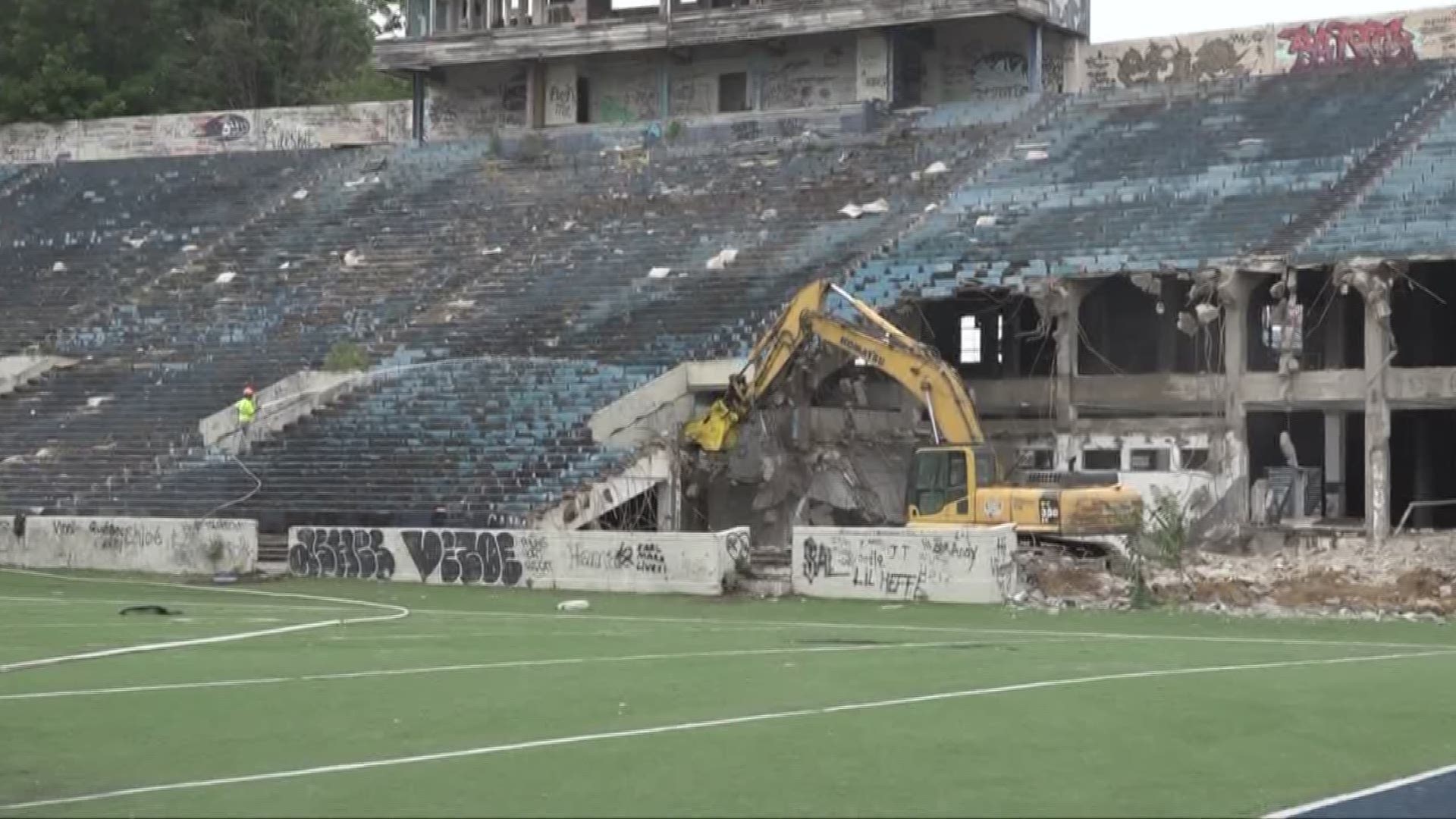 Saying goodbye to an Akron icon: Demolition of Rubber Bowl begins