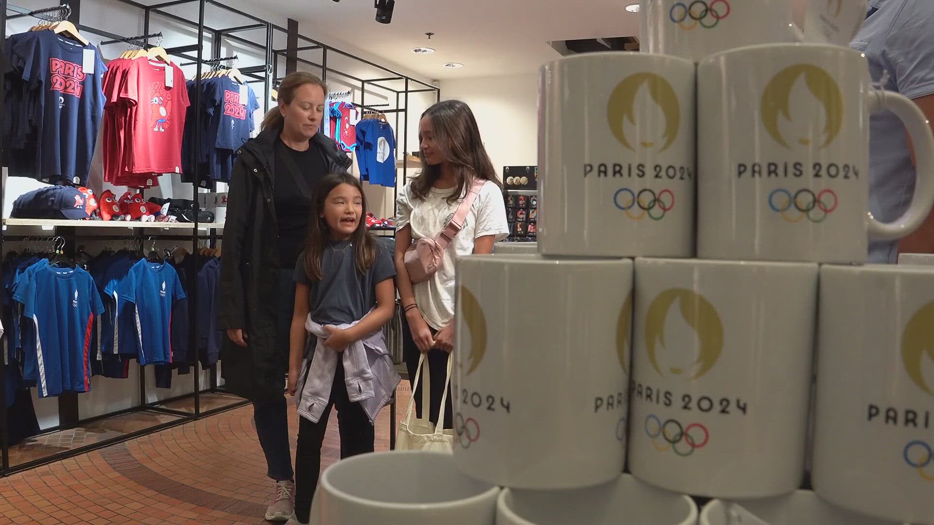 Paris Olympics 2024 | Fans flock to get souvenirs | wkyc.com