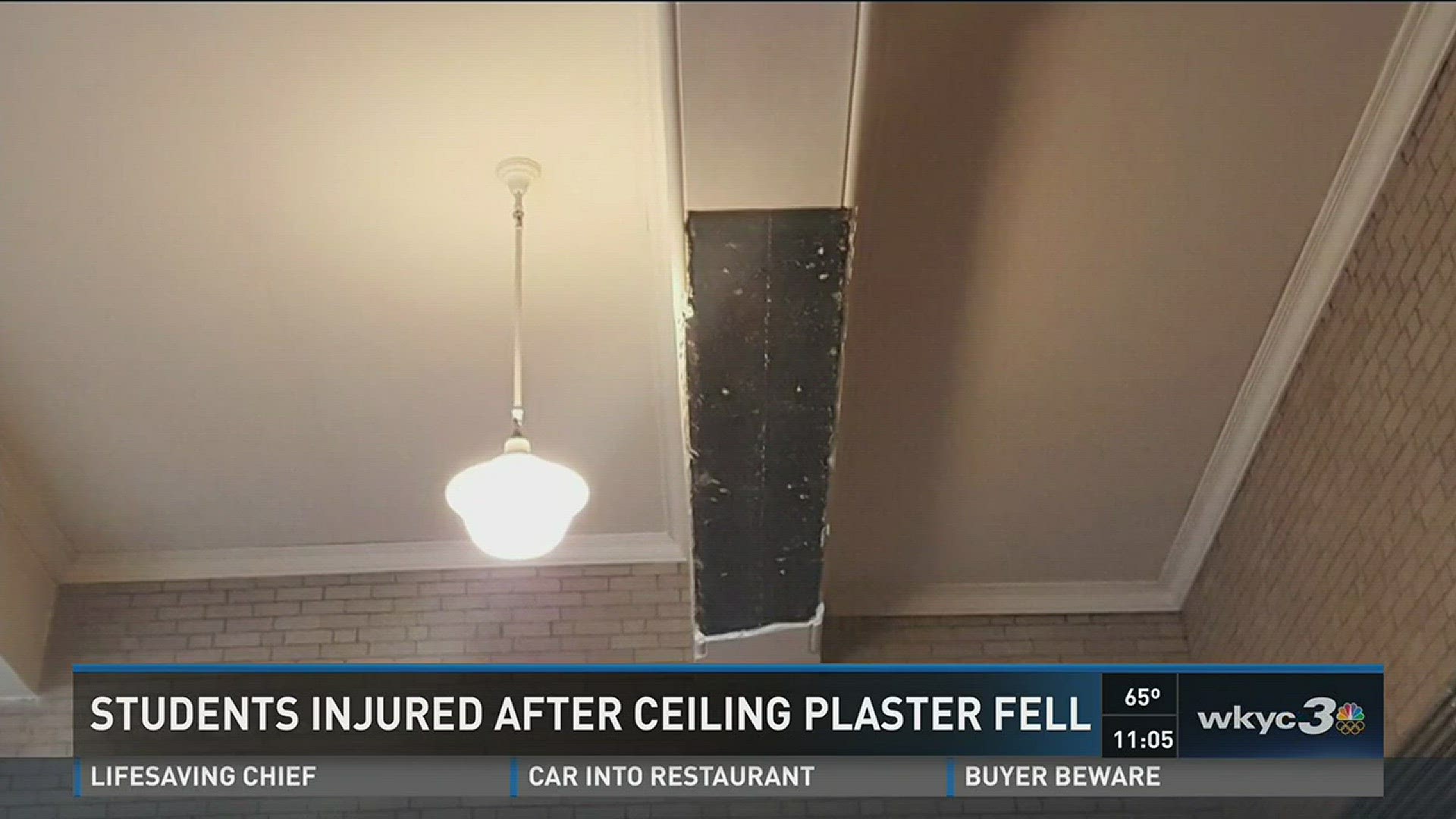 3 students injured after plaster fell from ceiling