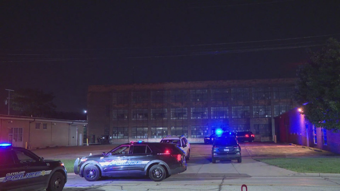 4 juveniles detained, 1 adult arrested after overnight chase ends with ...