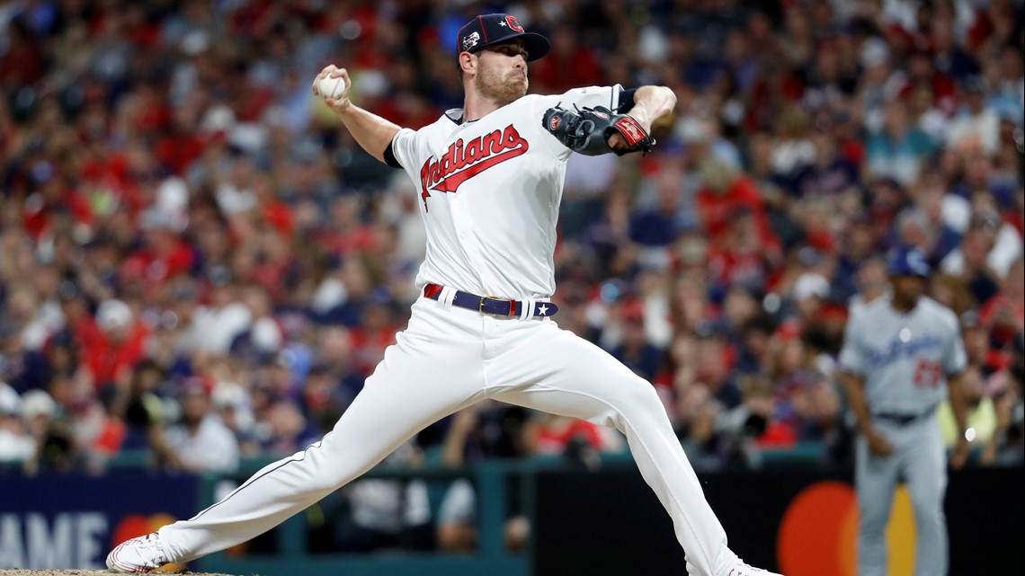 Cleveland Indians pitcher hilariously calls out Topps after he's