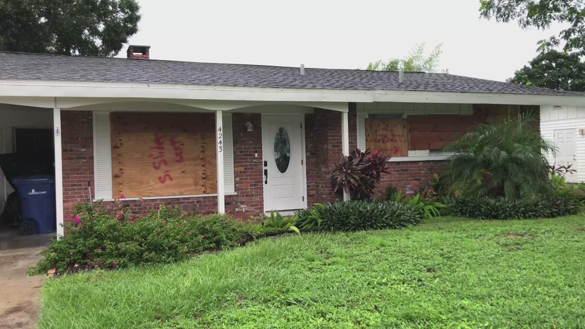 Keith Miller says he's staying in Sarasota with his 83-year-old parents as Hurricane Milton hits Florida.