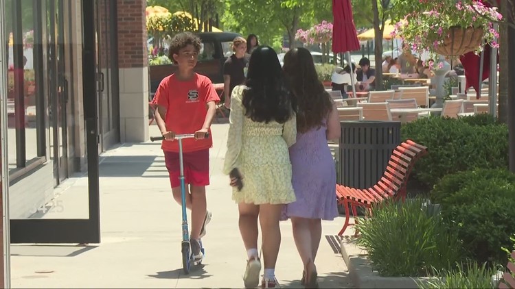 Northeast Ohio outdoor shopping areas restricting children without adults