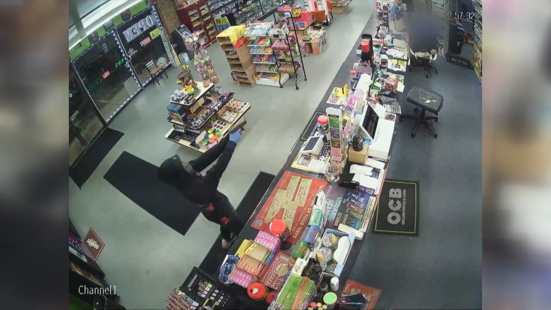 Police ask for help identifying suspects in armed robbery at Akron ...