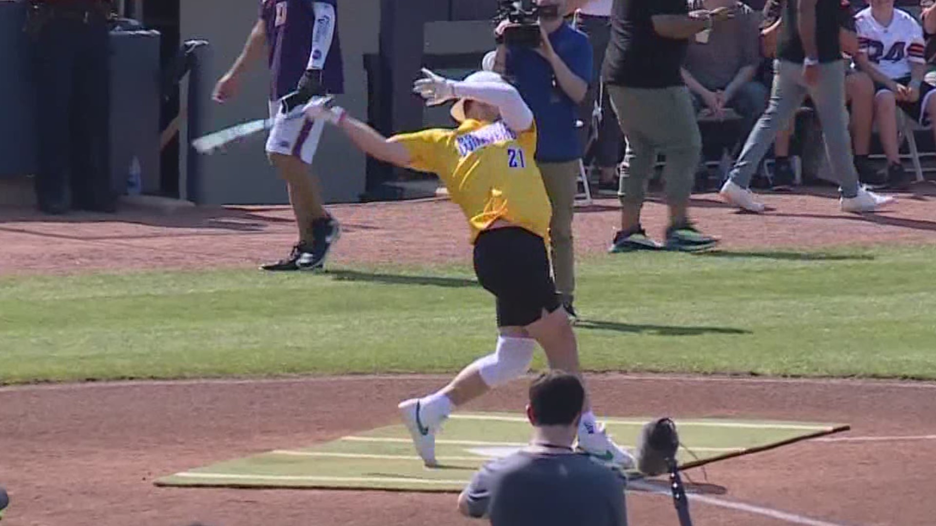 Jarvis Landry's celebrity softball game returns to Eastlake | wkyc.com