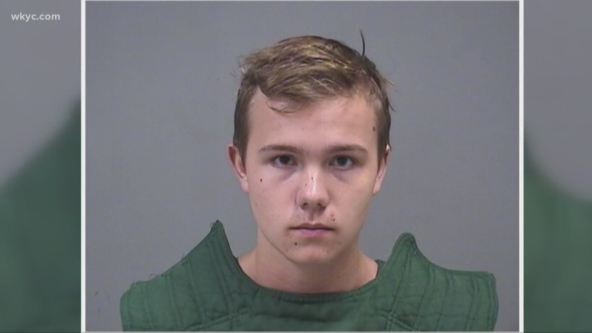 Prosecutors say an 18-year-old Mahoning County man charged with making online threats against federal agents was arrested at a home filled with guns and a huge stockpile of ammunition.
