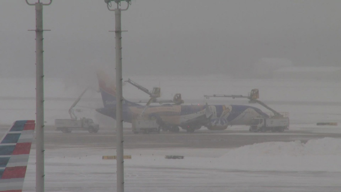 Flight cancellations, delays linger at Cleveland Hopkins airport after weekend winter storm