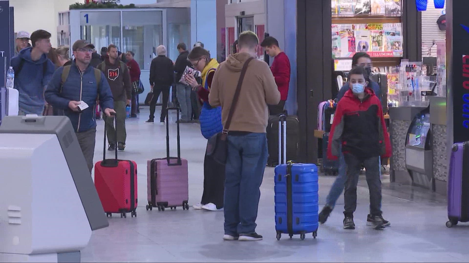 3News' Lindsay Buckingham says that Cleveland Hopkins Airport had long lines but minimal delays on Thursday morning.