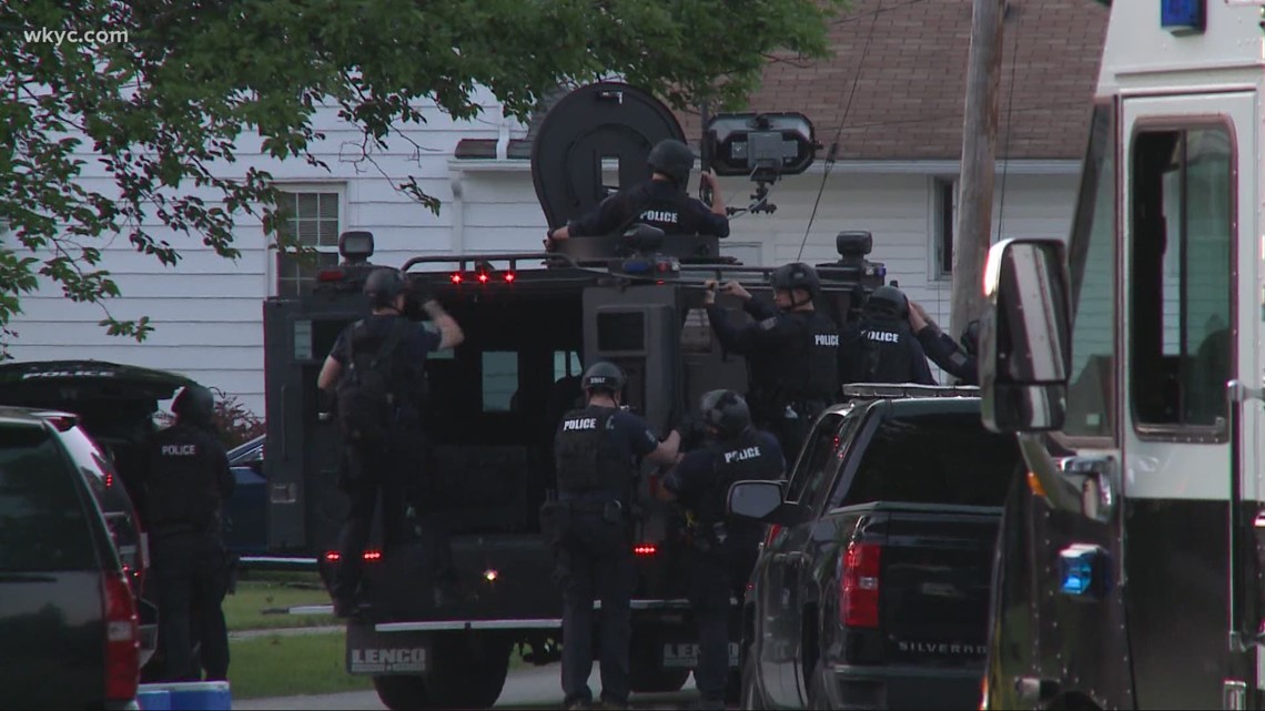 Parma police standoff ends with suspect dead